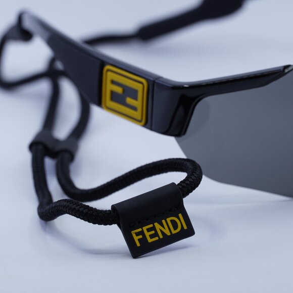 🕶️ New Fendi FE40088U-Y 01A Sunglasses -Black Frame, Grey Lenses - Picture 7 of 15